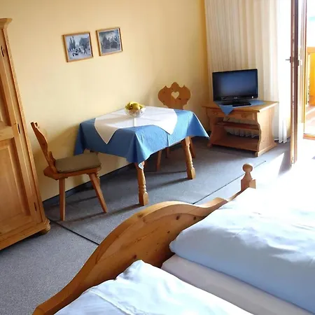Appartementhaus Mit Balkon Und Gemeinschaftsgarten *